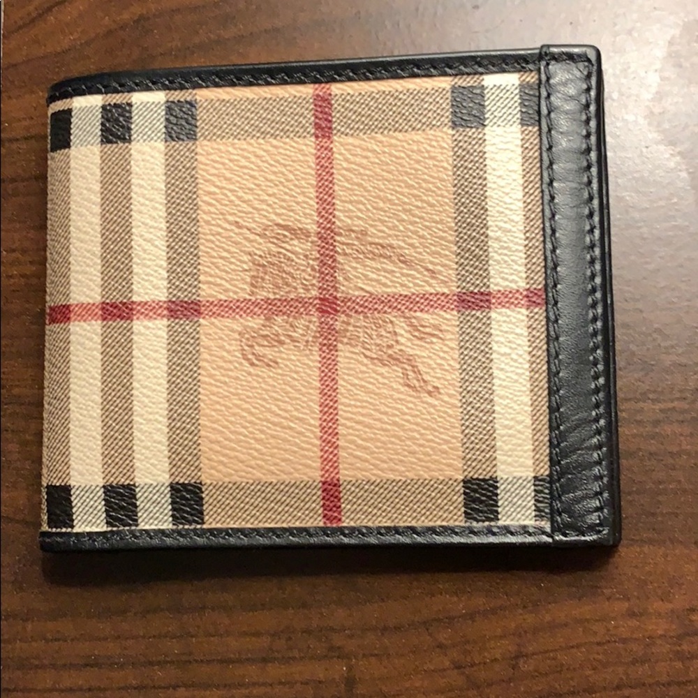 Brand new Burberry wallet. Perfect condition.